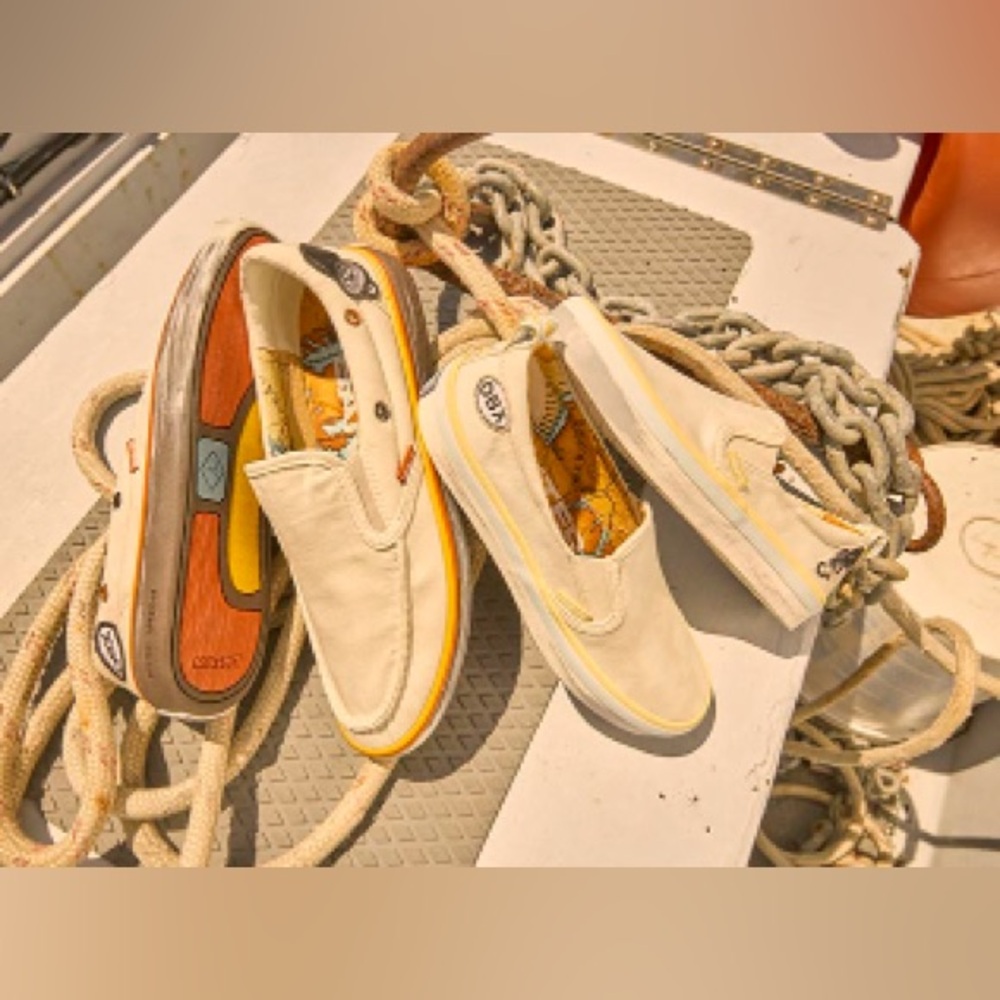 Sperry × Netflix Outer Banks Crest Twin Gore Pigue Life slip-on boat shoes (7)